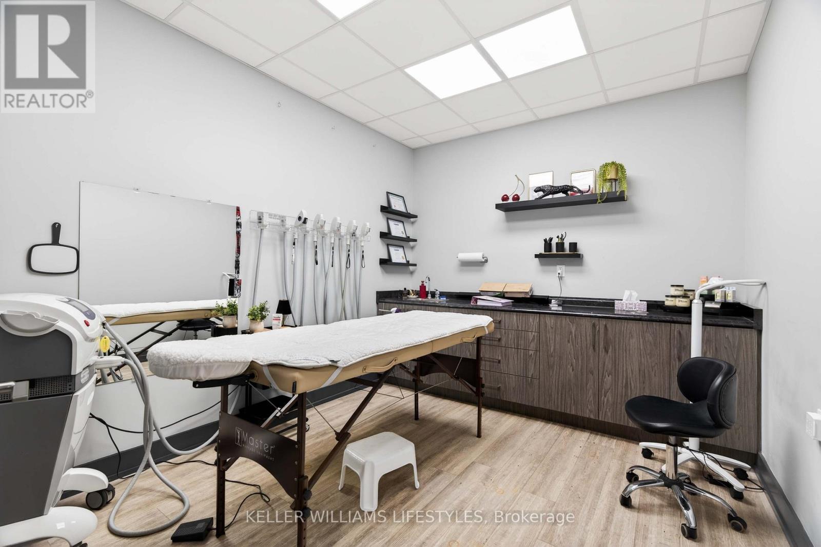 63 Front Street W, Strathroy-Caradoc (Nw), ON