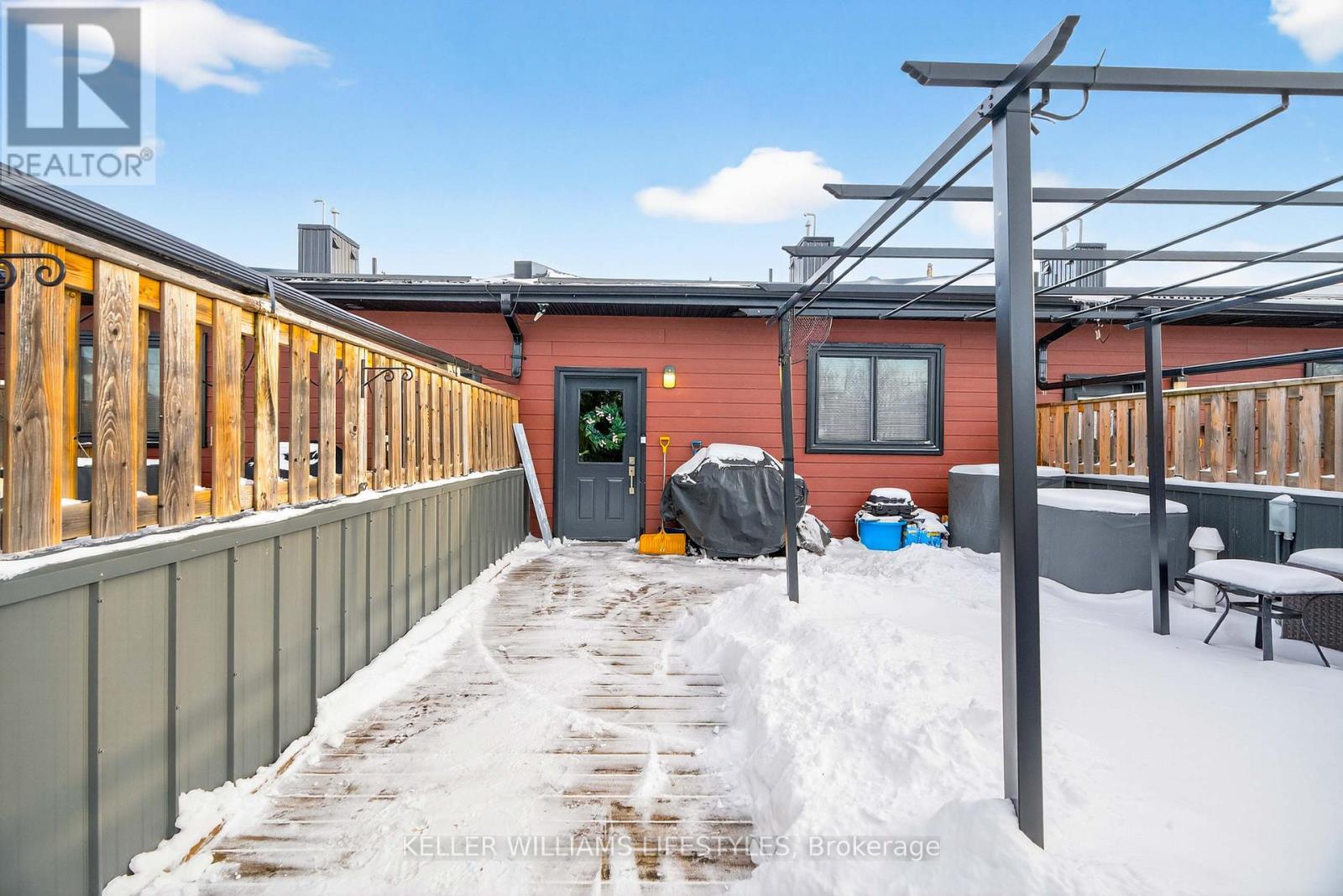 65 Front Street W, Strathroy-Caradoc (Nw), ON