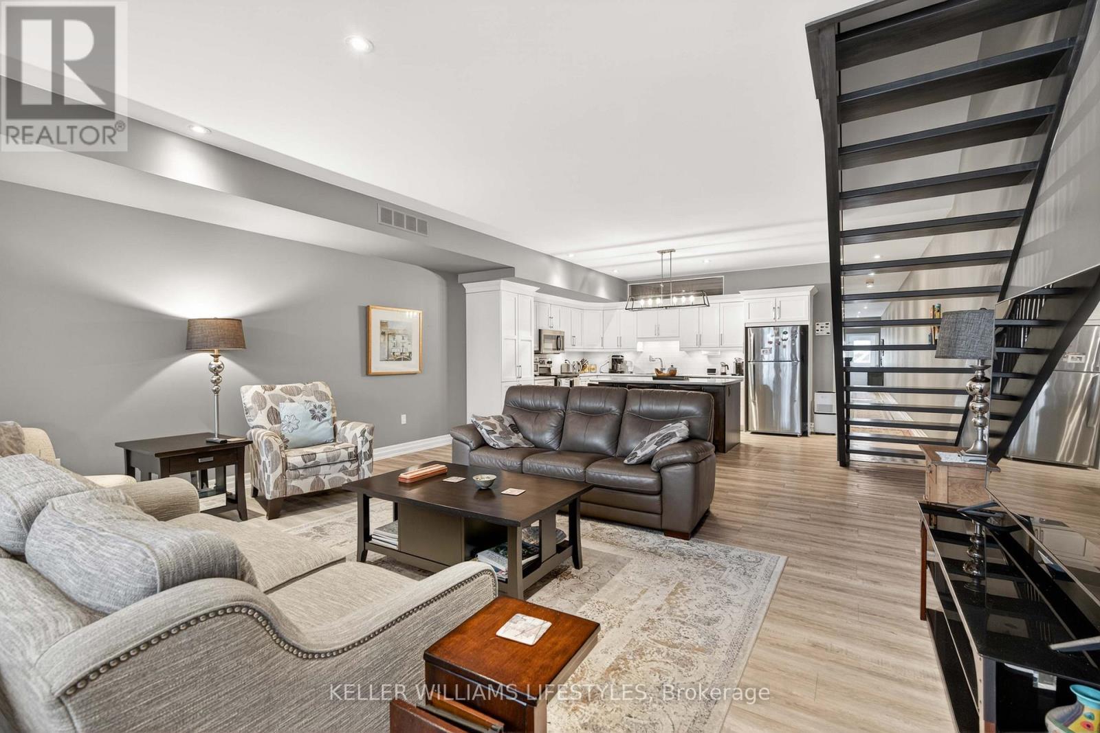 67 Front Street W, Strathroy-Caradoc (Nw), ON