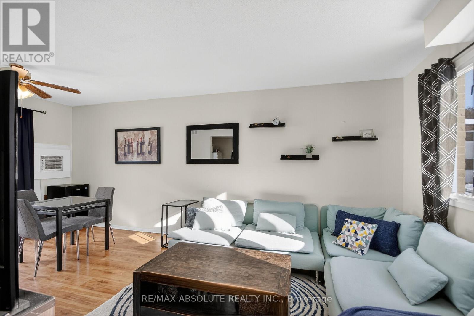 12 - 68 King Street, Ottawa, ON - Indoor Photo Showing Living Room