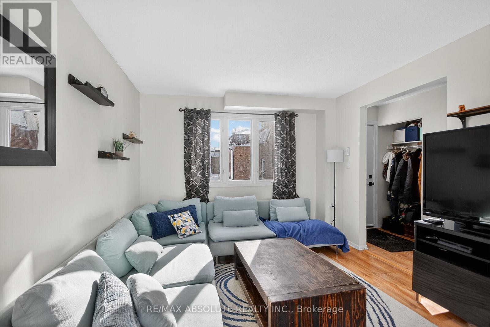 12 - 68 King Street, Ottawa, ON - Indoor Photo Showing Living Room