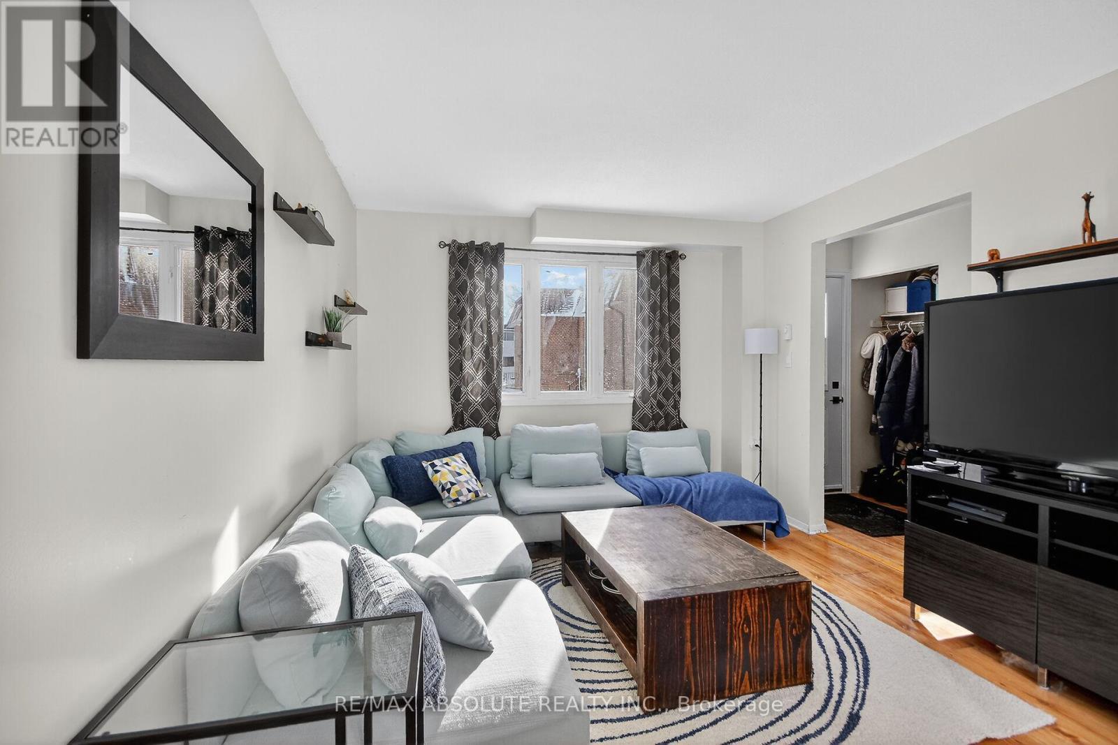 12 - 68 King Street, Ottawa, ON - Indoor Photo Showing Living Room