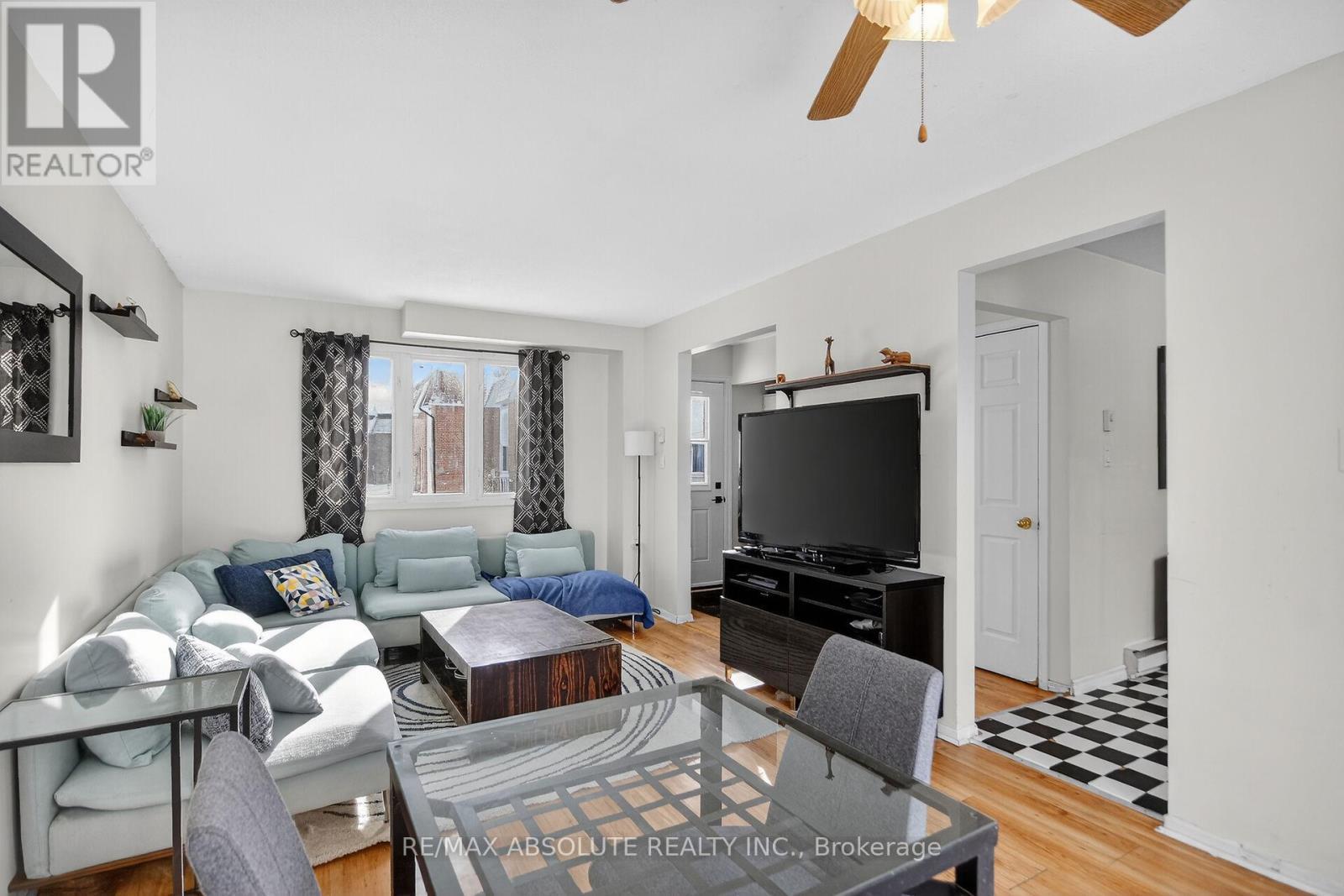 12 - 68 King Street, Ottawa, ON - Indoor Photo Showing Living Room