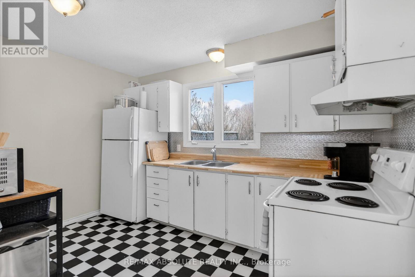 12 - 68 King Street, Ottawa, ON - Indoor Photo Showing Kitchen With Double Sink