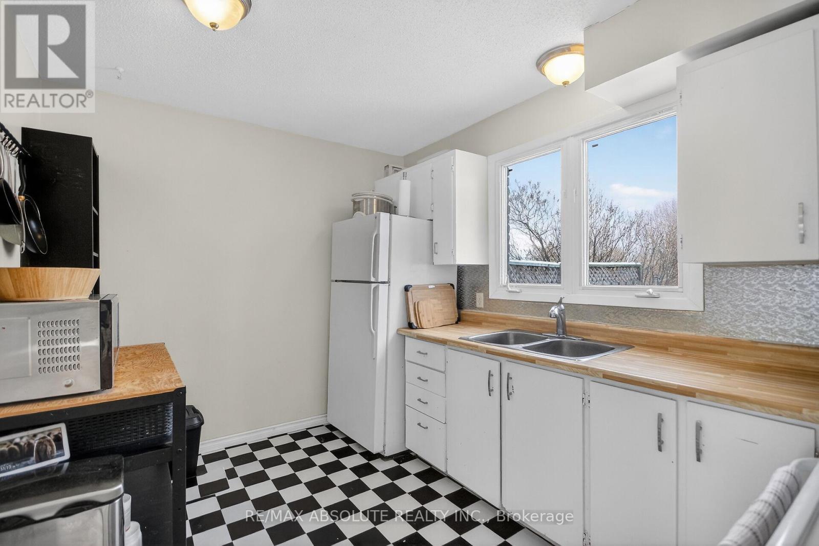 12 - 68 King Street, Ottawa, ON - Indoor Photo Showing Kitchen With Double Sink