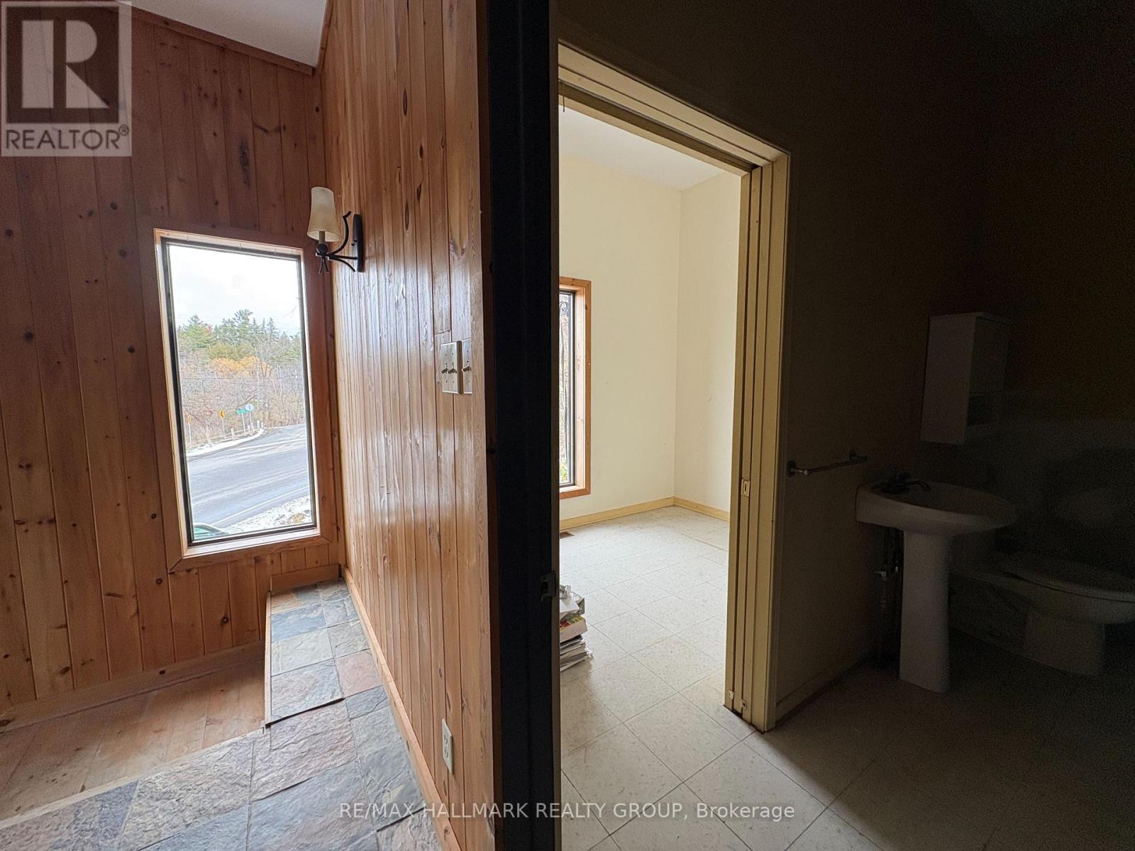 View of office on 2nd floor. - 4883 Kinburn Side Road, Mississippi Mills, ON