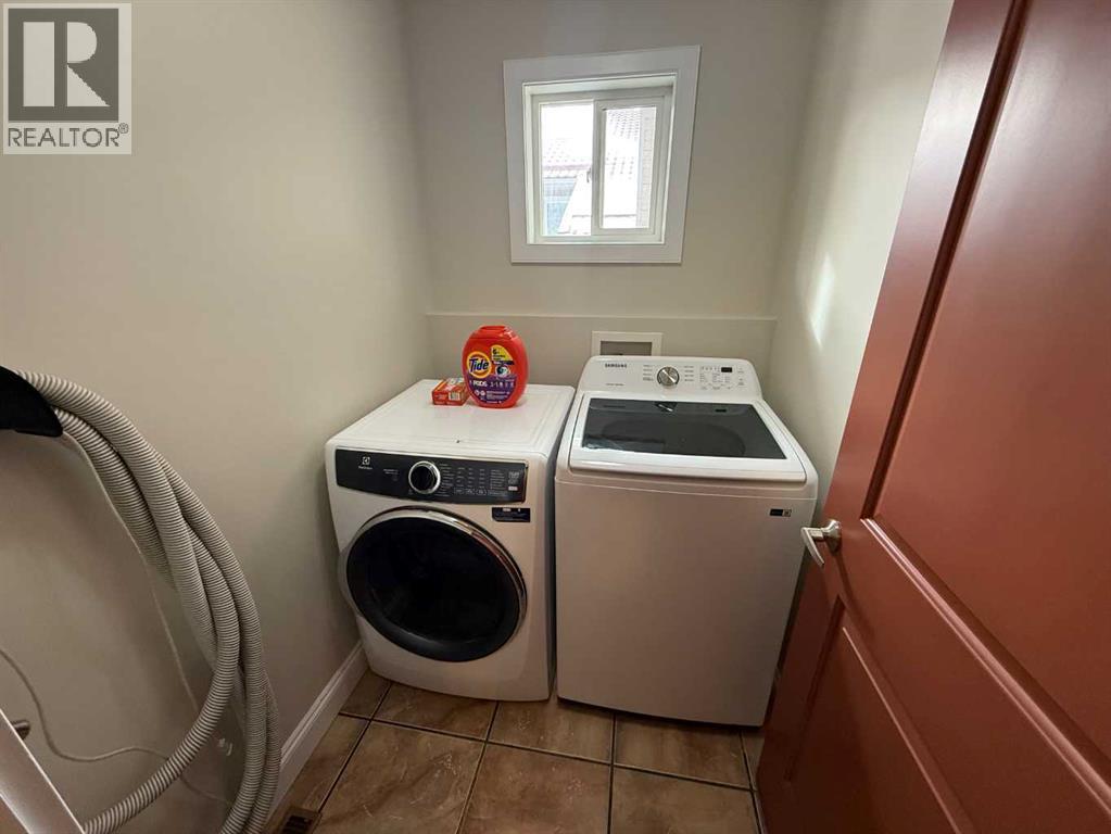 118 Wanyandi Avenue, Hinton, AB - Indoor Photo Showing Laundry Room