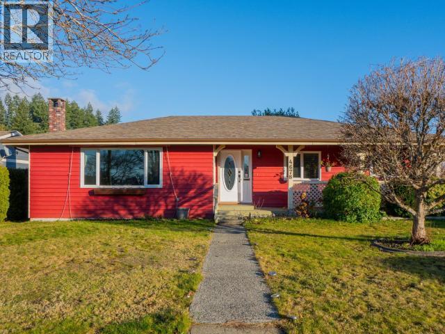 4678 Ontario Ave, Powell River, BC - Outdoor