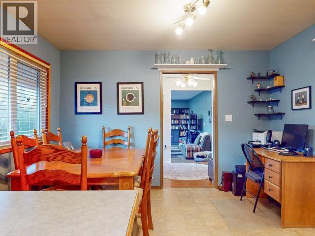 4678 Ontario Ave, Powell River, BC - Indoor