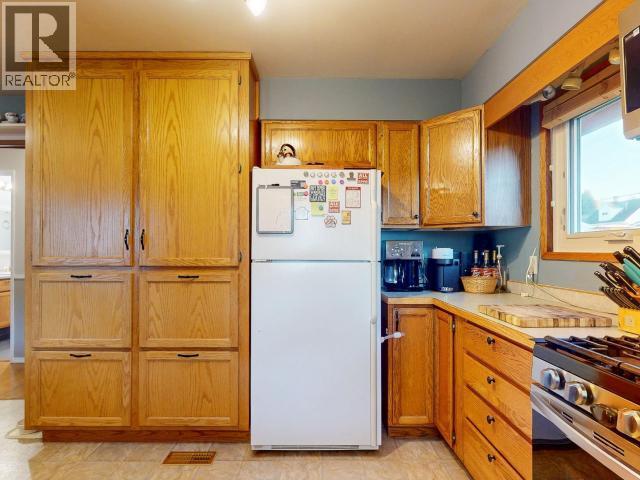 4678 Ontario Ave, Powell River, BC - Indoor Photo Showing Kitchen