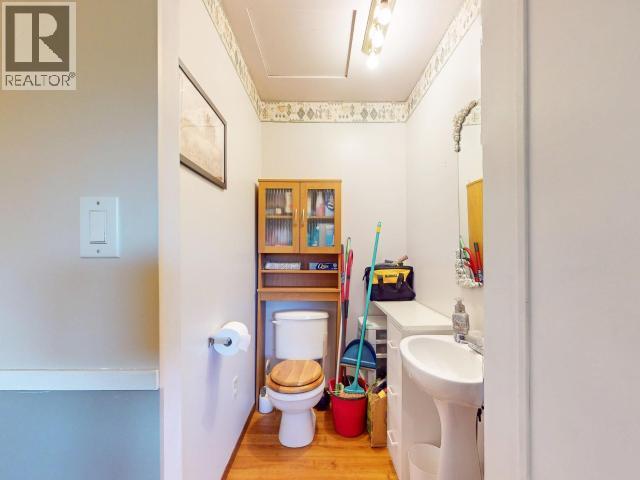 4678 Ontario Ave, Powell River, BC - Indoor Photo Showing Bathroom