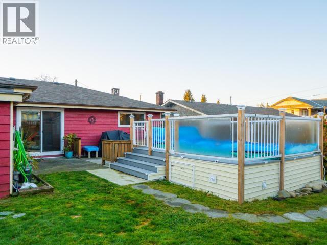 4678 Ontario Ave, Powell River, BC - Outdoor