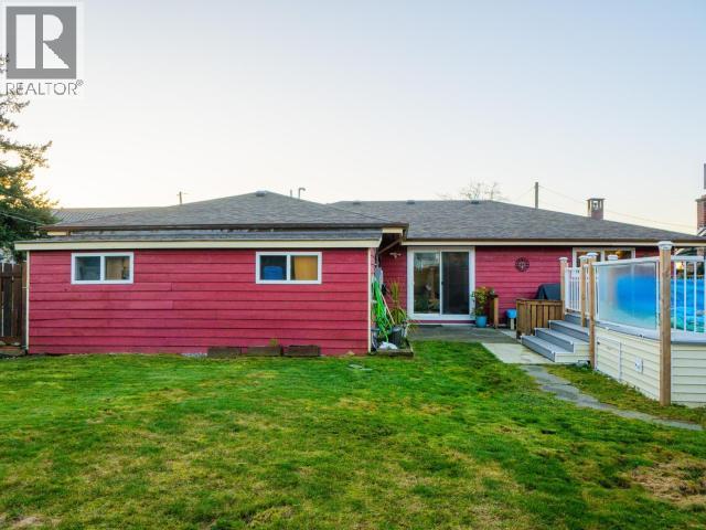 4678 Ontario Ave, Powell River, BC - Outdoor