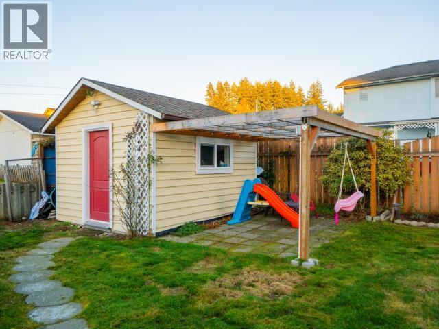 4678 Ontario Ave, Powell River, BC - Outdoor With Exterior