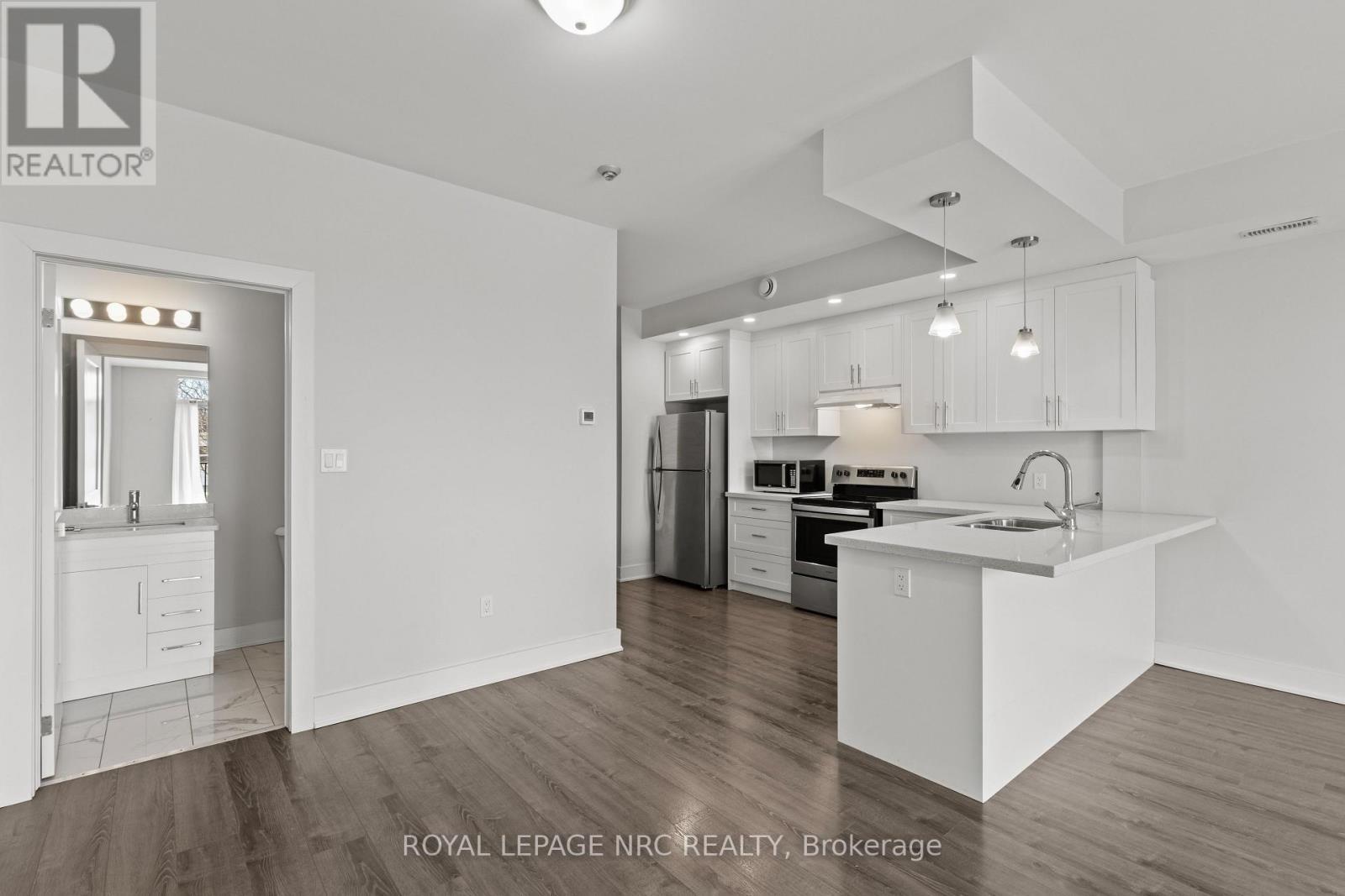 106 - 3710 Main Street, Niagara Falls (Chippawa), ON - Indoor Photo Showing Kitchen