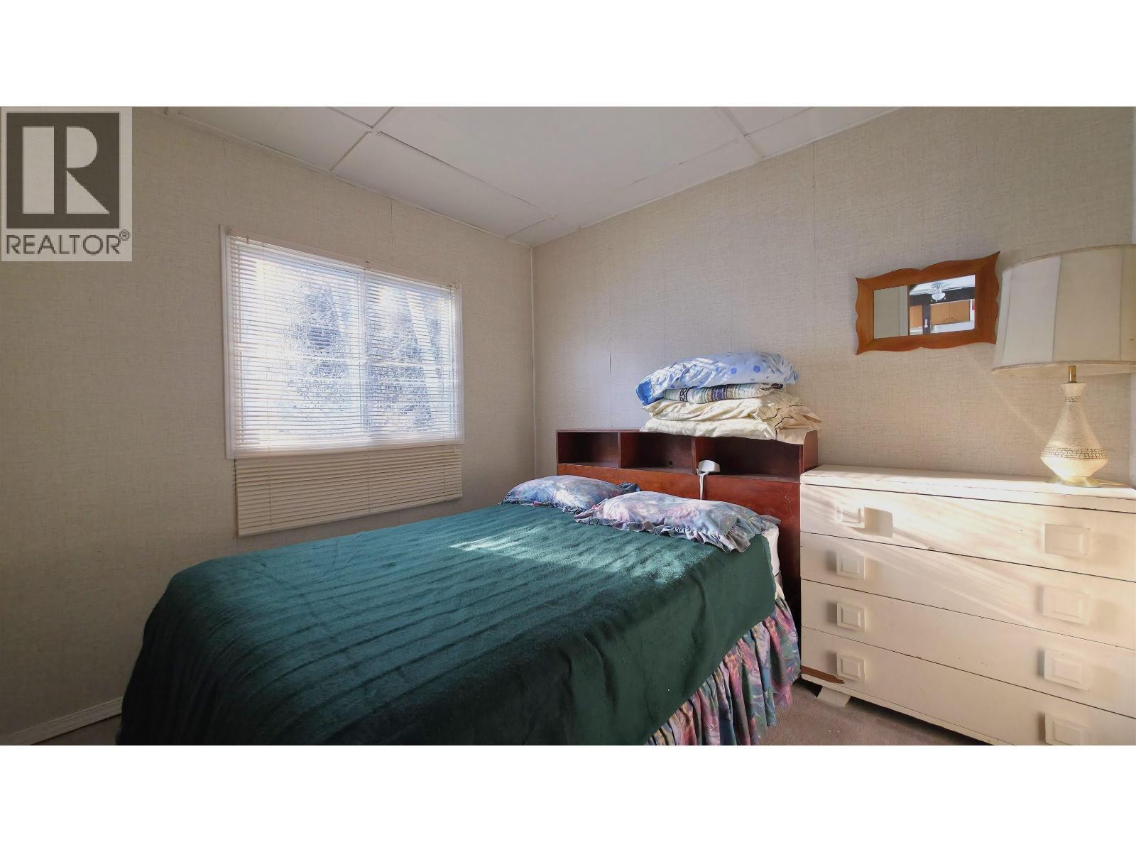 41100 S Bednesti Lake Road, Bednesti, BC - Indoor Photo Showing Bedroom