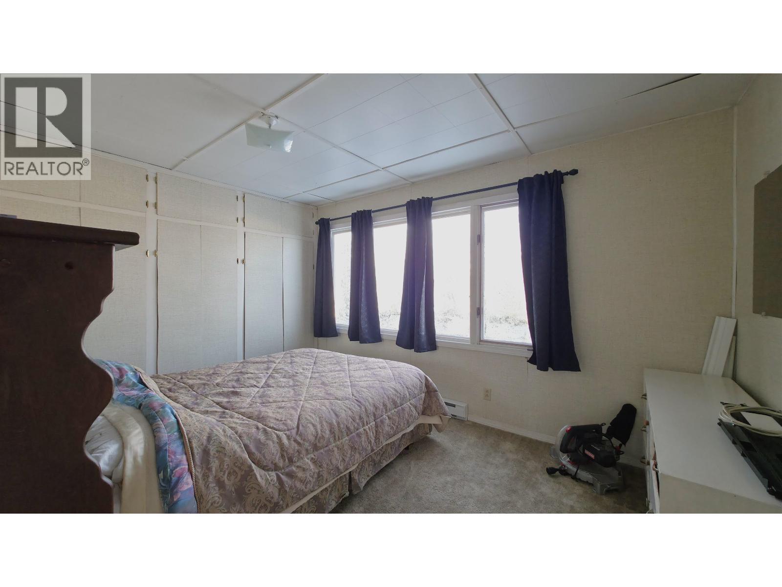 41100 S Bednesti Lake Road, Bednesti, BC - Indoor Photo Showing Bedroom