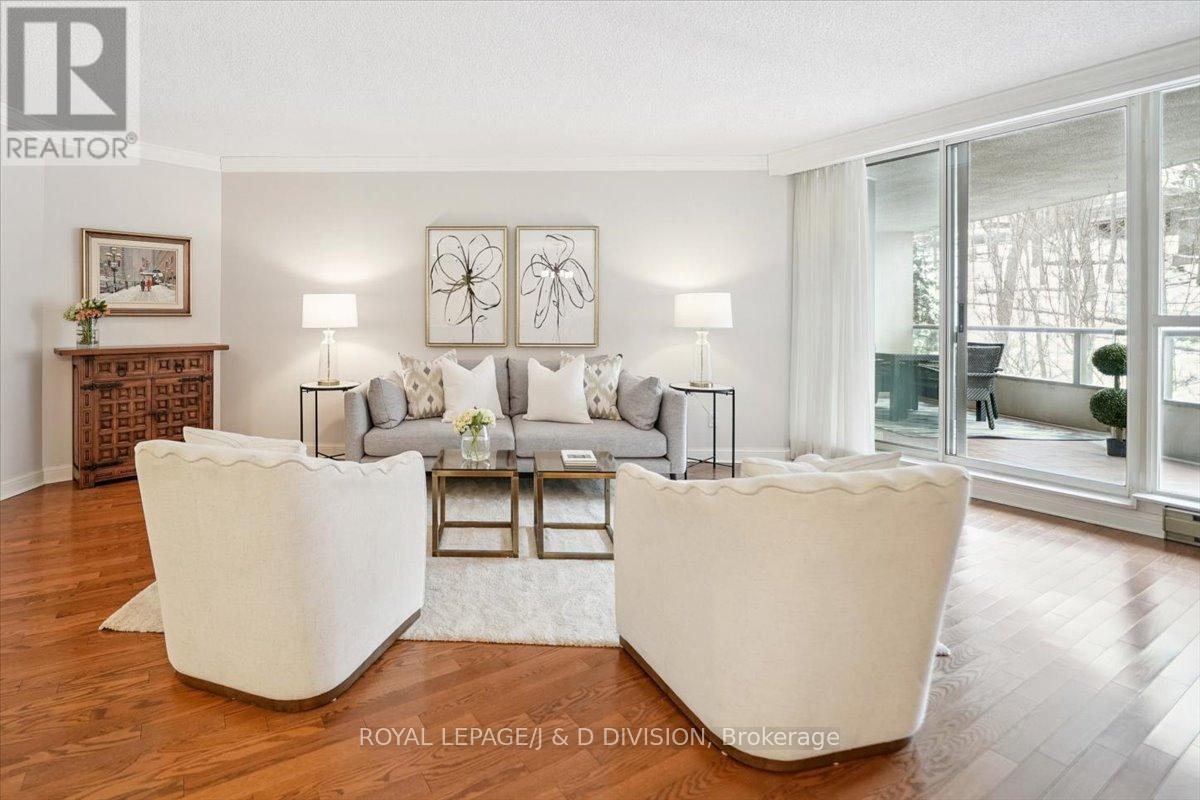 501 - 3800 Yonge Street, Toronto, ON - Indoor Photo Showing Living Room