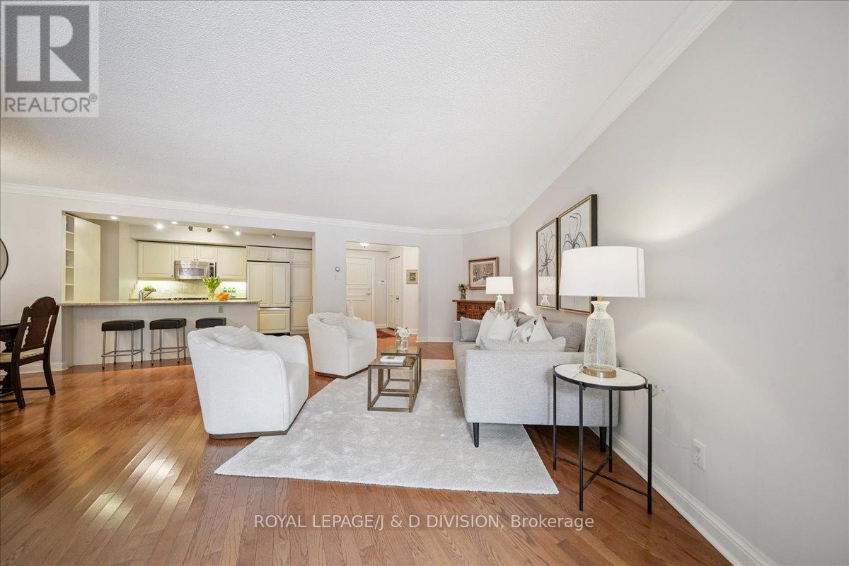 501 - 3800 Yonge Street, Toronto, ON - Indoor Photo Showing Living Room