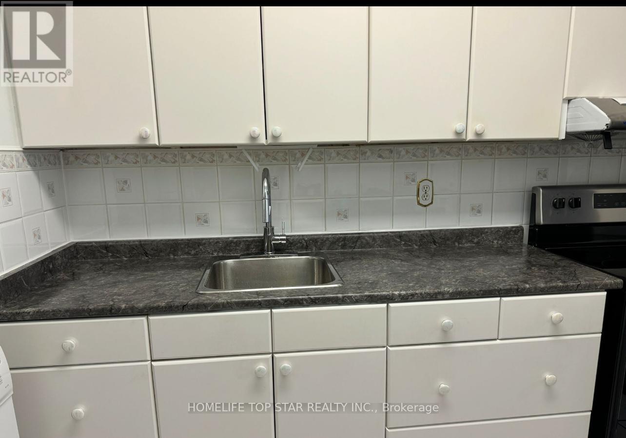 1806 - 5 Massey Square, Toronto, ON - Indoor Photo Showing Kitchen