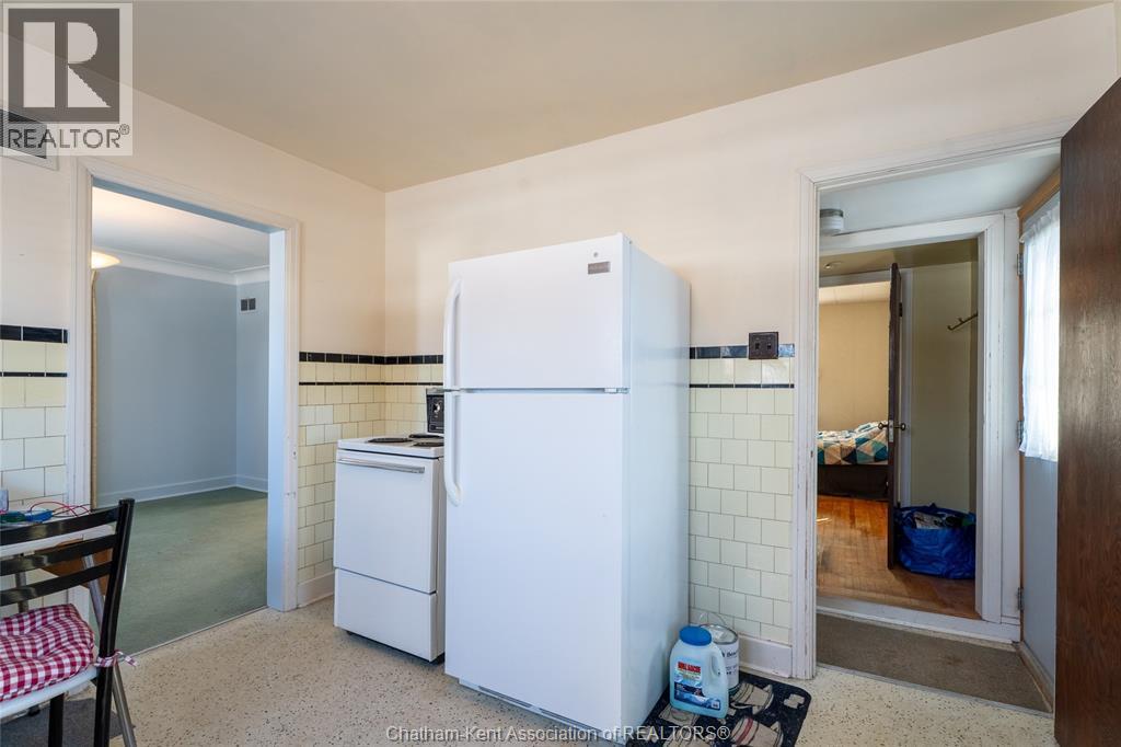 17 Grand Avenue, Wallaceburg, ON - Indoor Photo Showing Kitchen