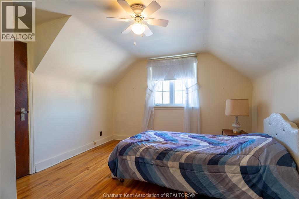 17 Grand Avenue, Wallaceburg, ON - Indoor Photo Showing Bedroom