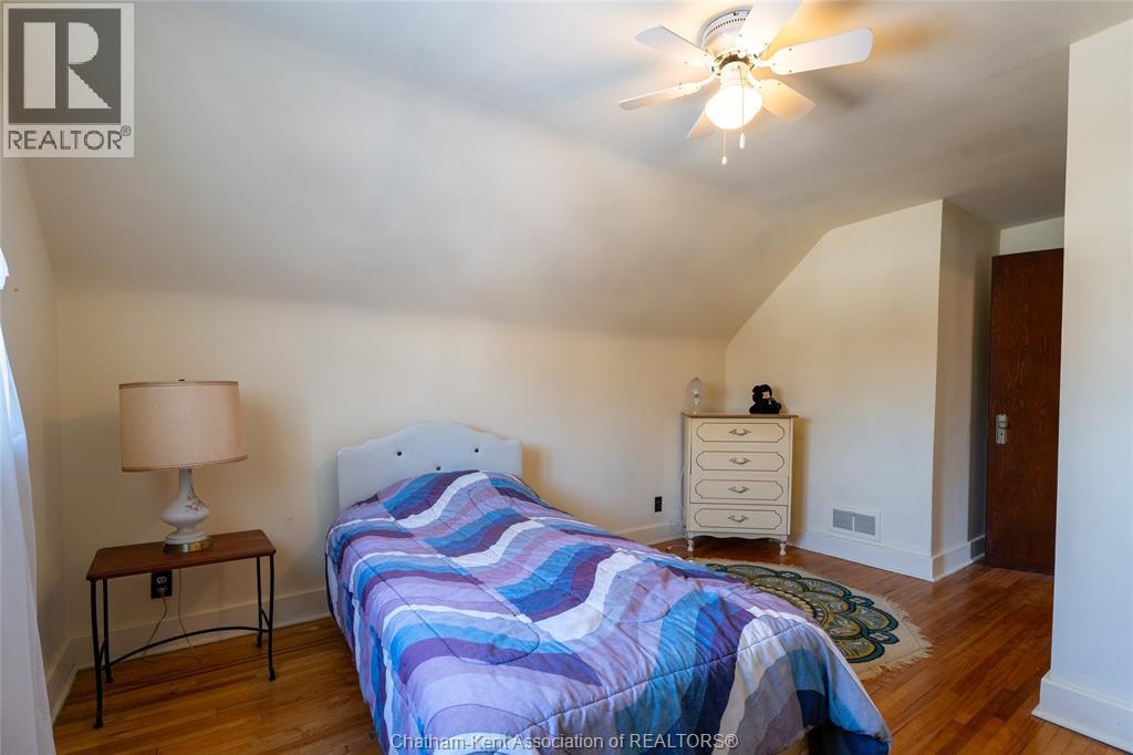 17 Grand Avenue, Wallaceburg, ON - Indoor Photo Showing Bedroom
