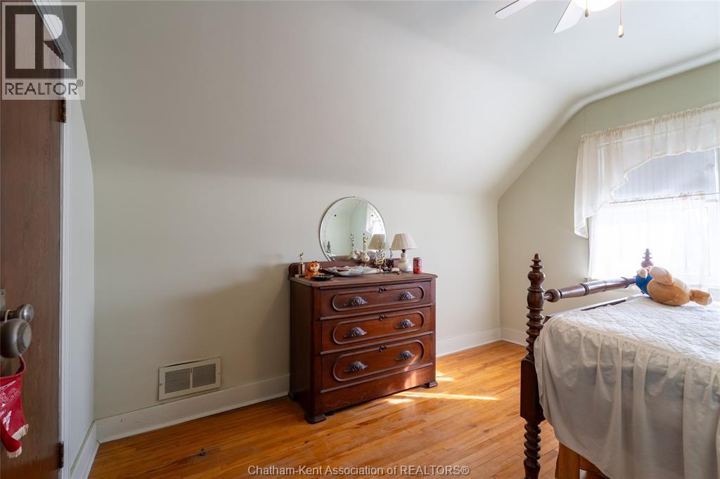 17 Grand Avenue, Wallaceburg, ON - Indoor Photo Showing Bedroom