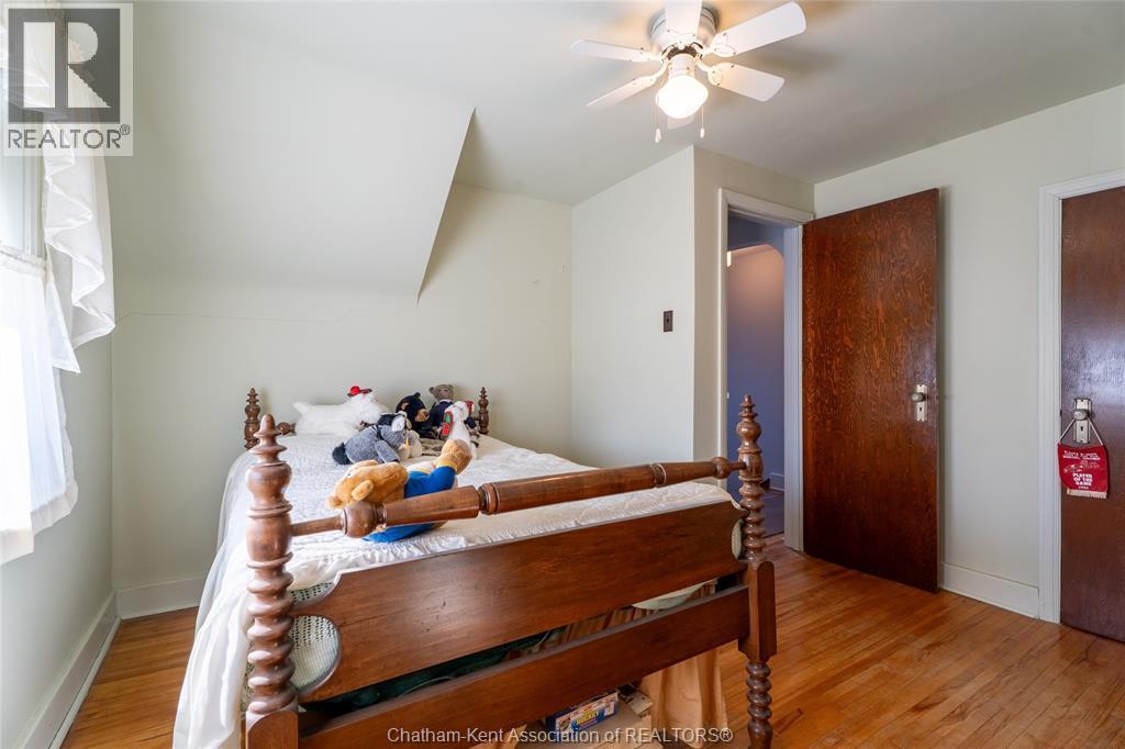 17 Grand Avenue, Wallaceburg, ON - Indoor Photo Showing Bedroom