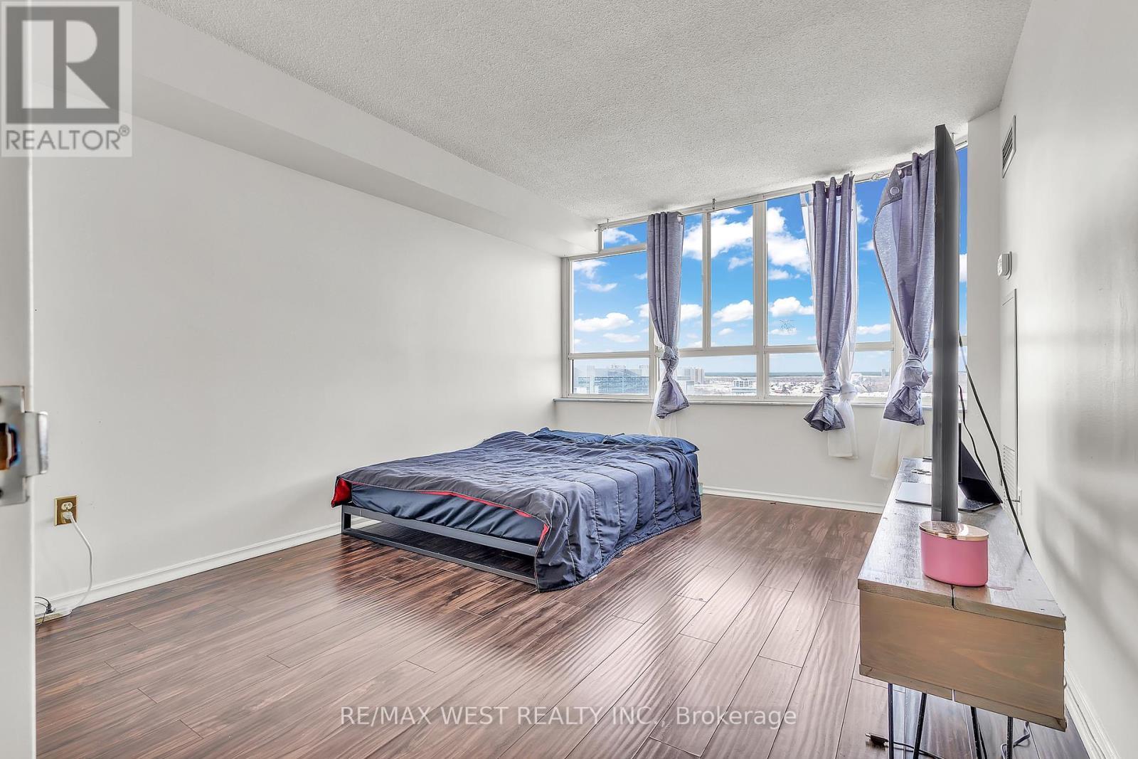 1107 - 100 County Court Boulevard, Brampton, ON - Indoor Photo Showing Bedroom