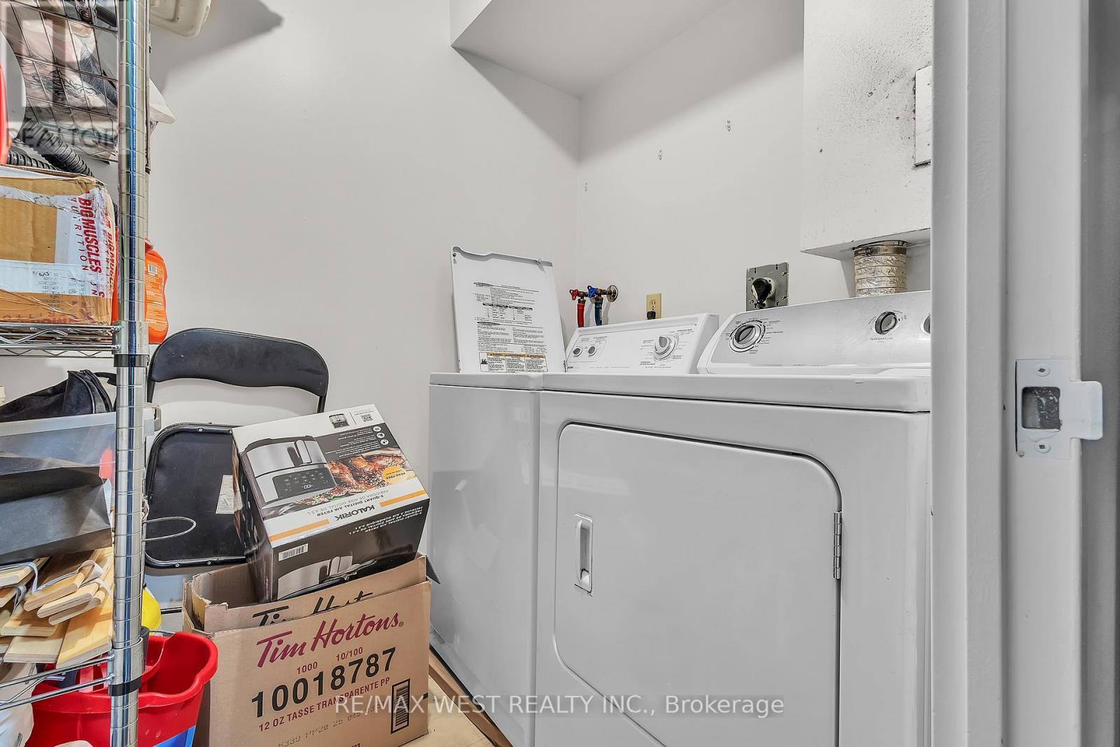 1107 - 100 County Court Boulevard, Brampton, ON - Indoor Photo Showing Laundry Room