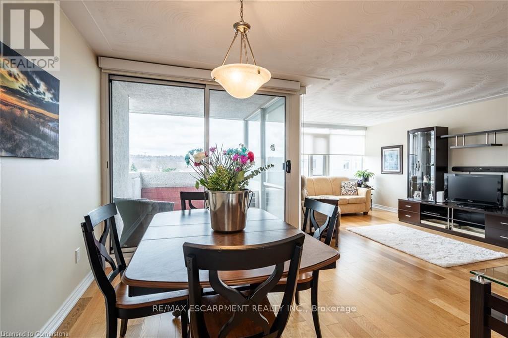 402 - 40 Harrisford Street, Hamilton, ON - Indoor Photo Showing Dining Room