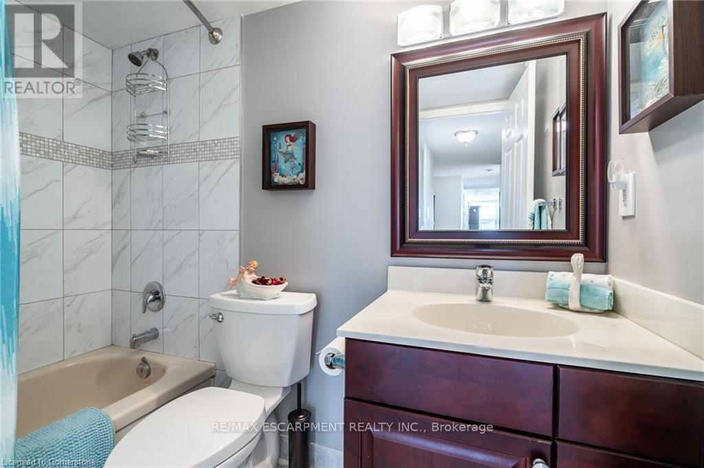 402 - 40 Harrisford Street, Hamilton, ON - Indoor Photo Showing Bathroom