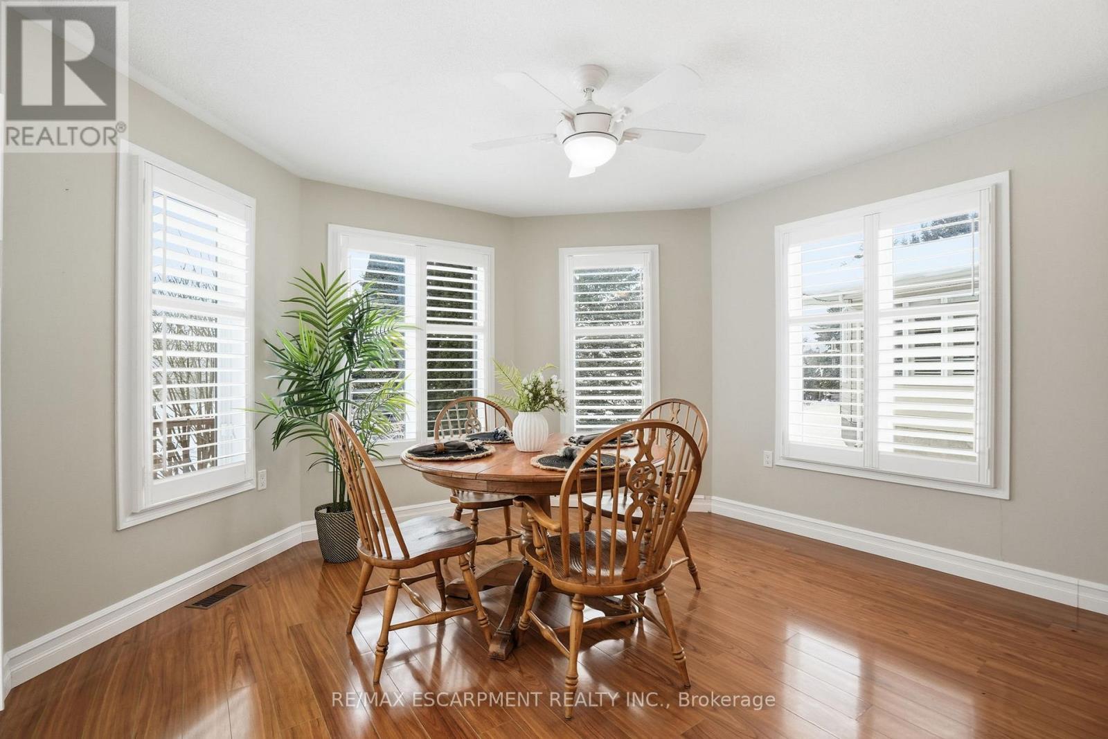 148 Glenariff Drive, Hamilton, ON - Indoor Photo Showing Dining Room