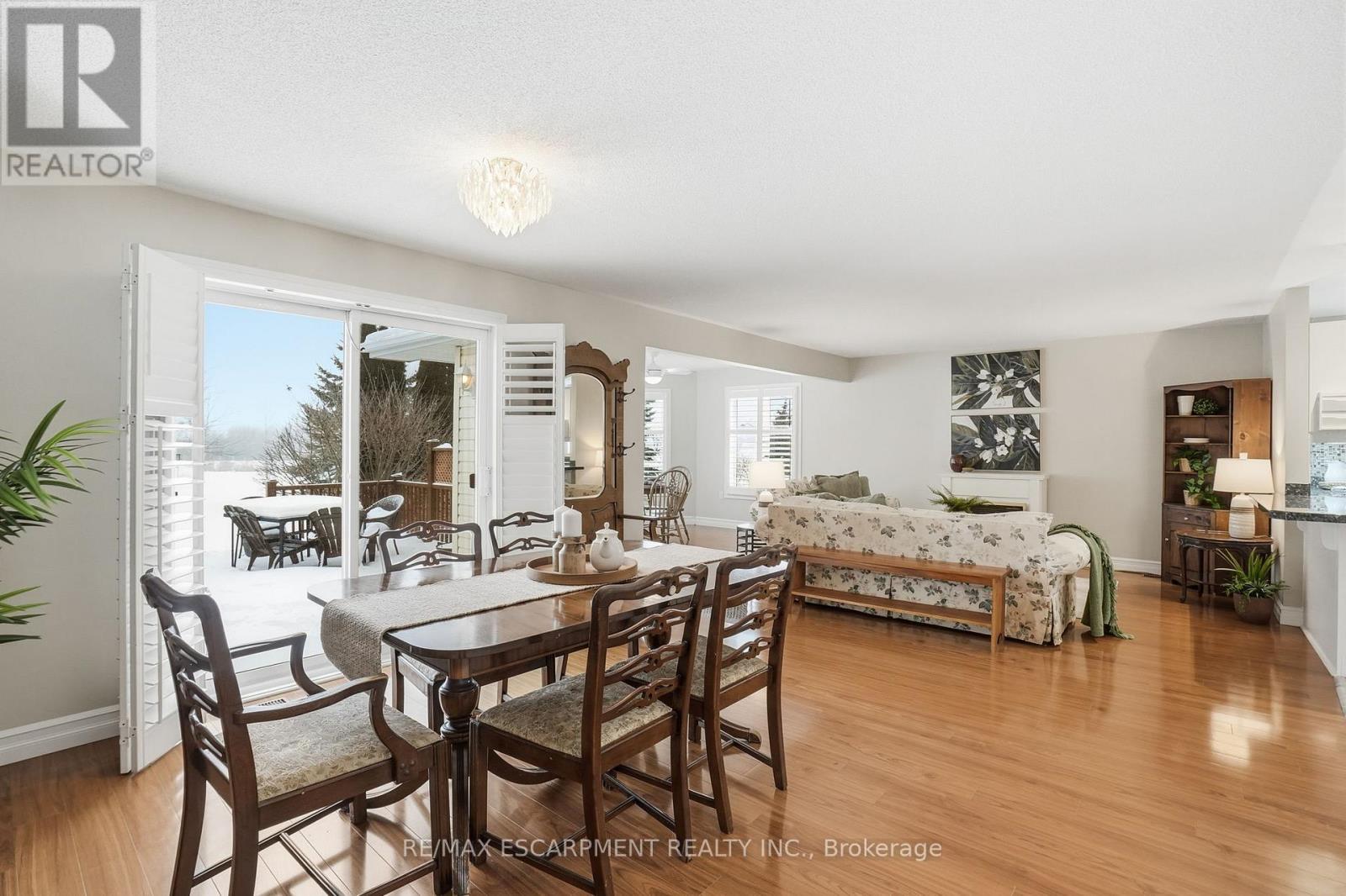 148 Glenariff Drive, Hamilton, ON - Indoor Photo Showing Dining Room