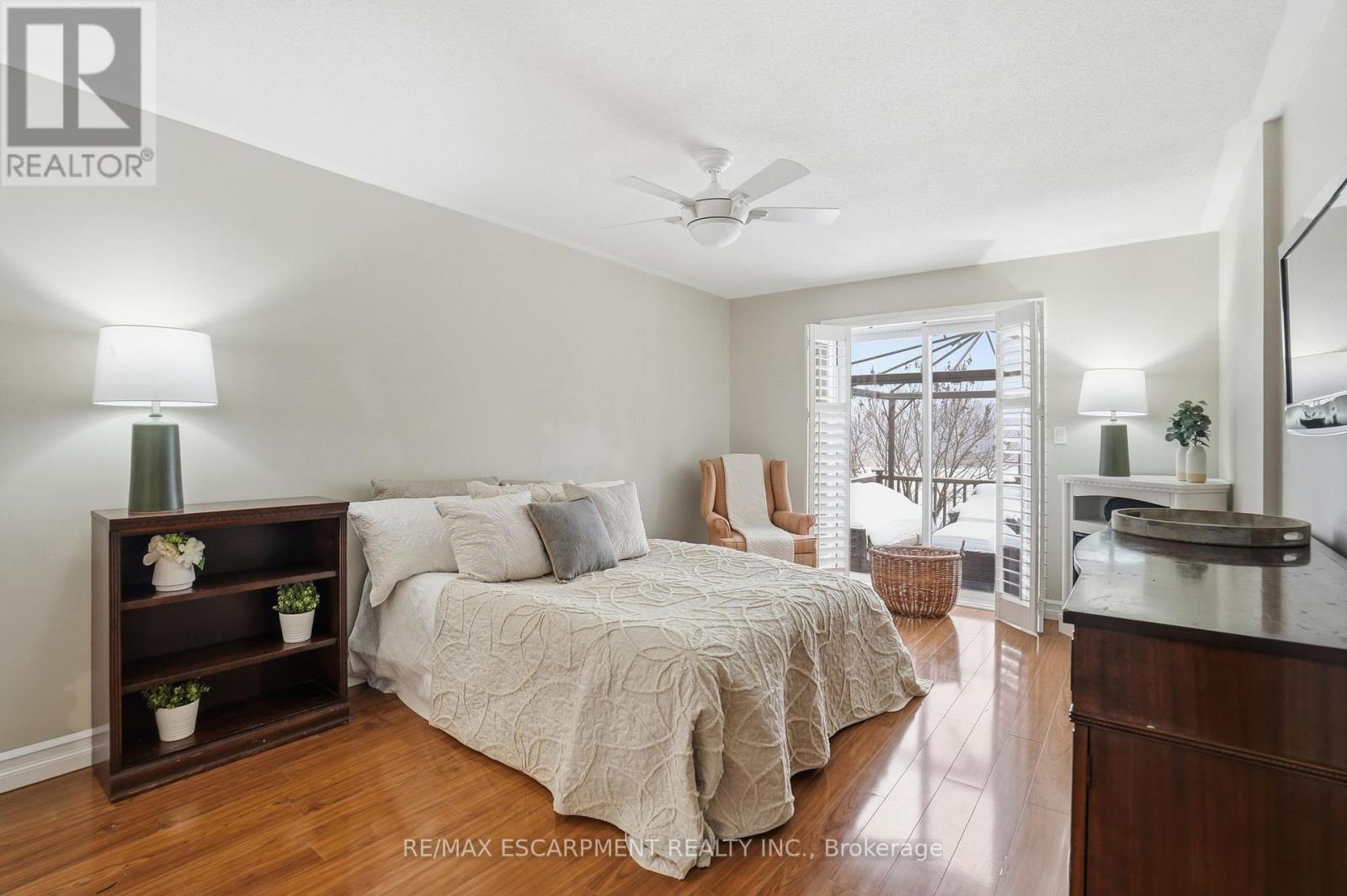 148 Glenariff Drive, Hamilton, ON - Indoor Photo Showing Bedroom