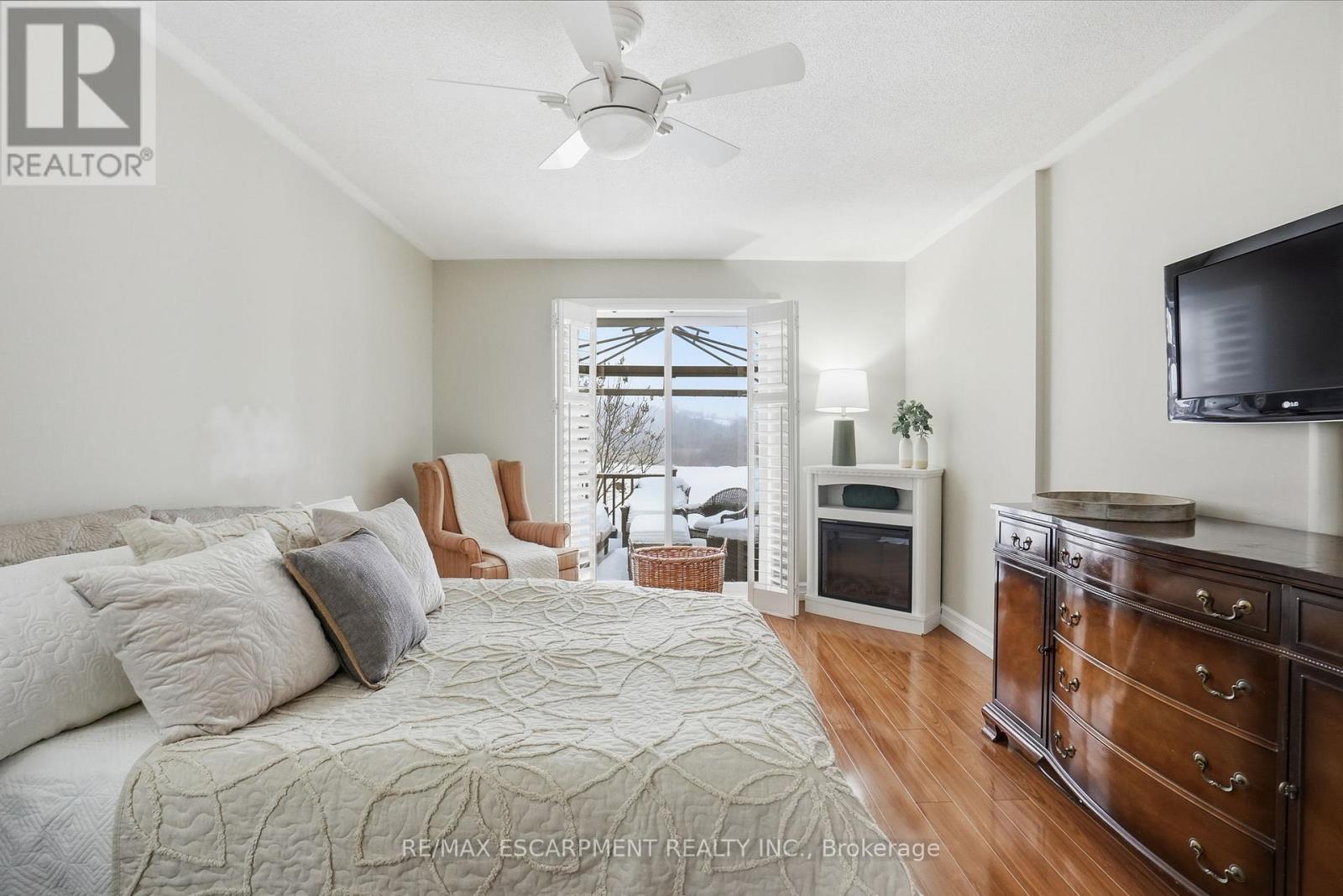 148 Glenariff Drive, Hamilton, ON - Indoor Photo Showing Bedroom