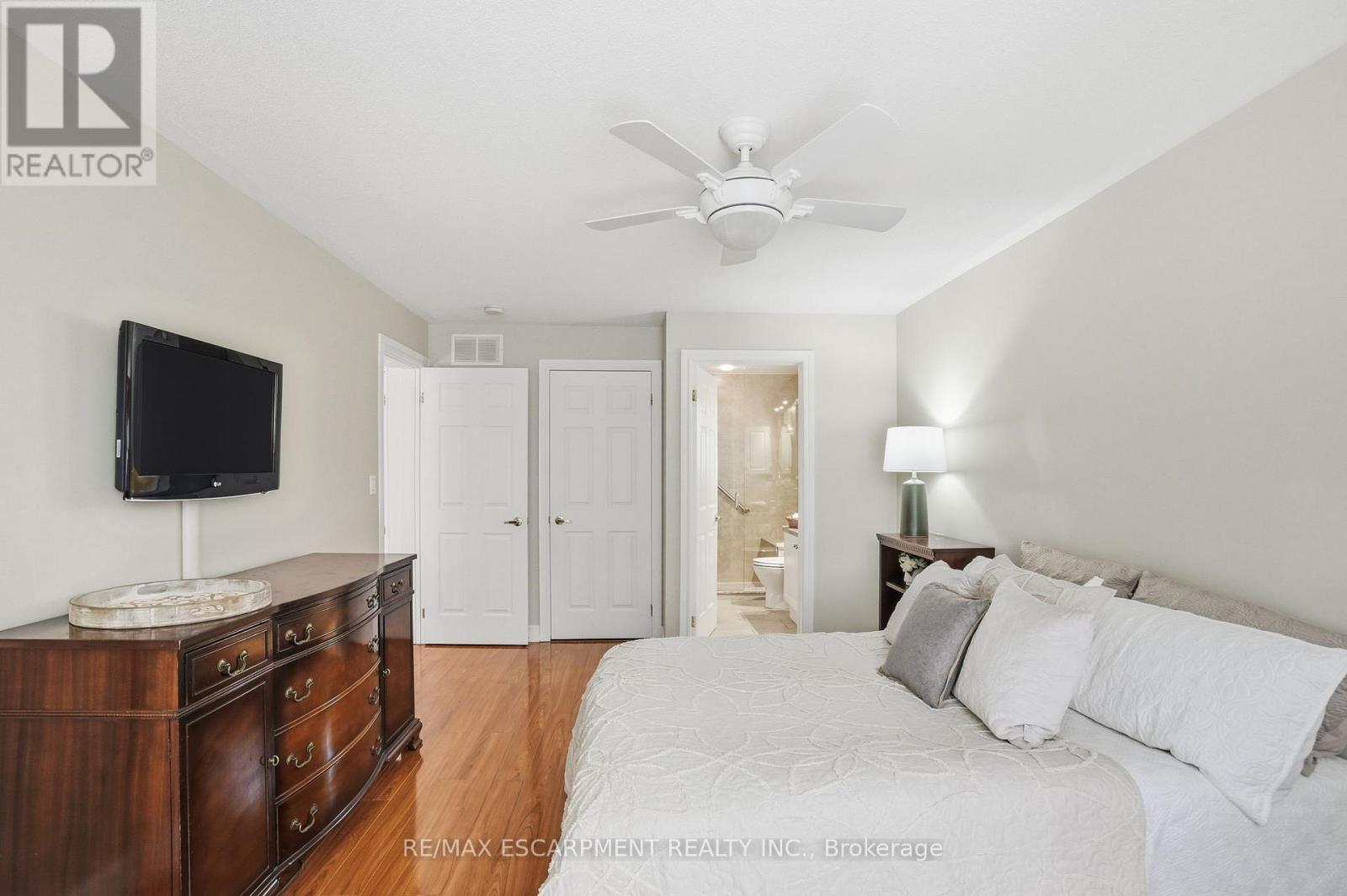 148 Glenariff Drive, Hamilton, ON - Indoor Photo Showing Bedroom