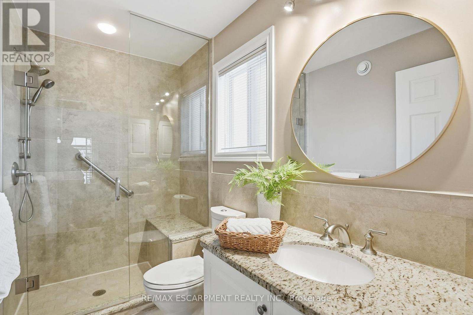 148 Glenariff Drive, Hamilton, ON - Indoor Photo Showing Bathroom