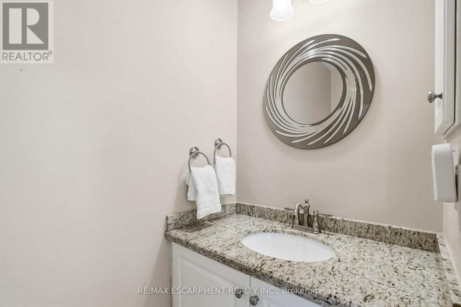 148 Glenariff Drive, Hamilton, ON - Indoor Photo Showing Bathroom