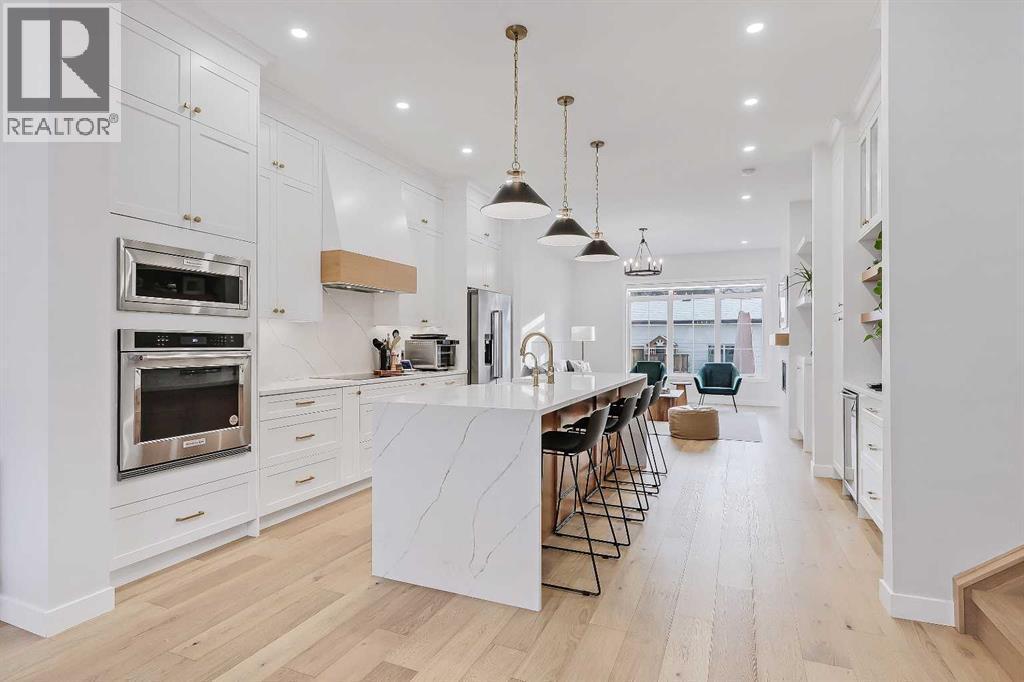 619 55 Avenue Sw, Calgary, AB - Indoor Photo Showing Kitchen With Upgraded Kitchen
