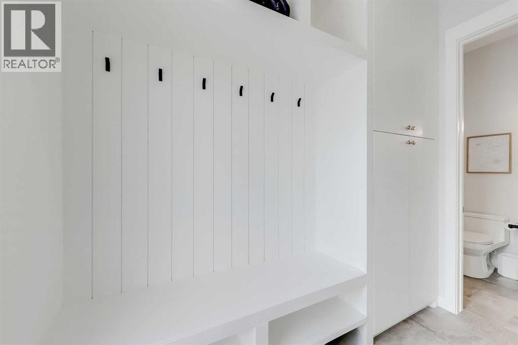 619 55 Avenue Sw, Calgary, AB - Indoor Photo Showing Other Room