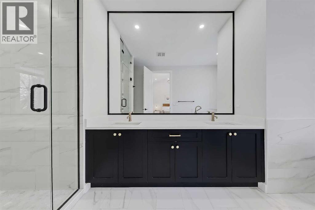 619 55 Avenue Sw, Calgary, AB - Indoor Photo Showing Bathroom