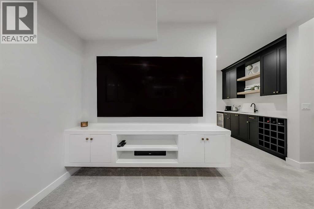 619 55 Avenue Sw, Calgary, AB - Indoor Photo Showing Other Room