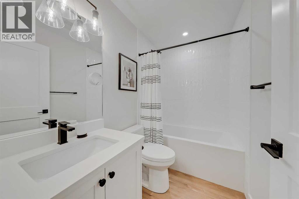 619 55 Avenue Sw, Calgary, AB - Indoor Photo Showing Bathroom