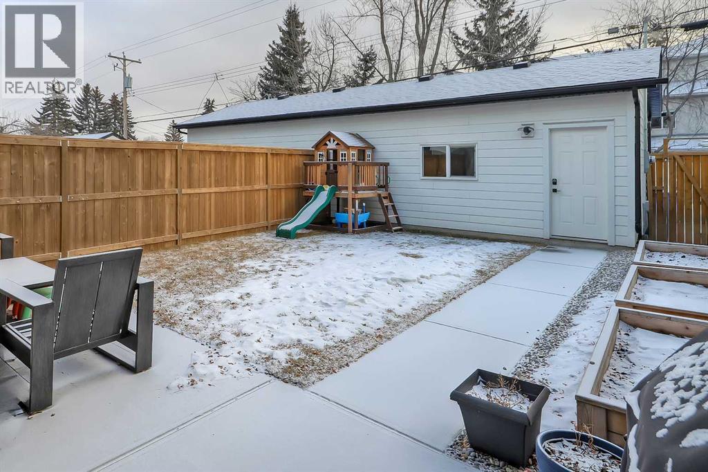 619 55 Avenue Sw, Calgary, AB - Outdoor With Exterior
