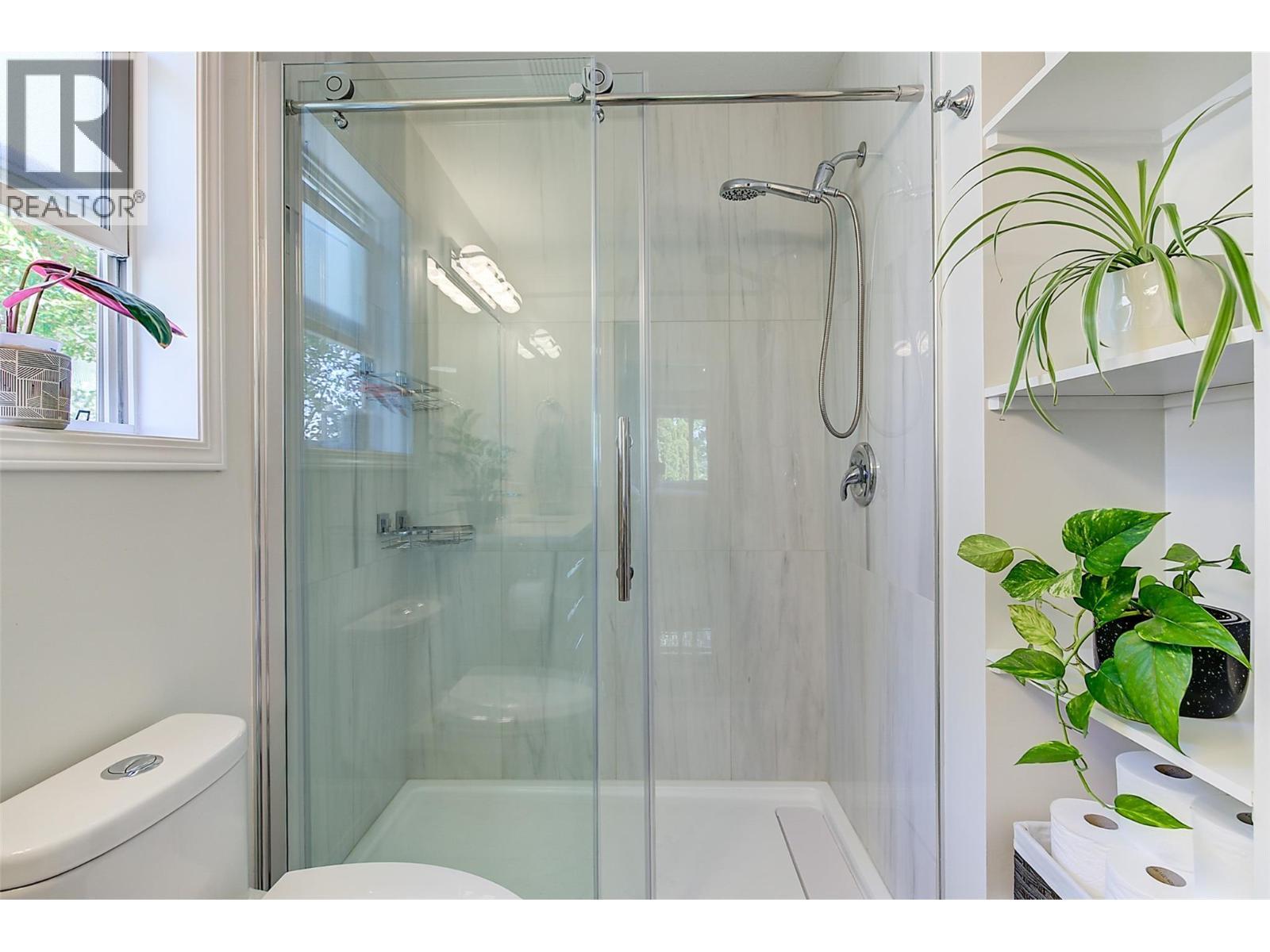 1420 Bentien Road, Kelowna, BC - Indoor Photo Showing Bathroom