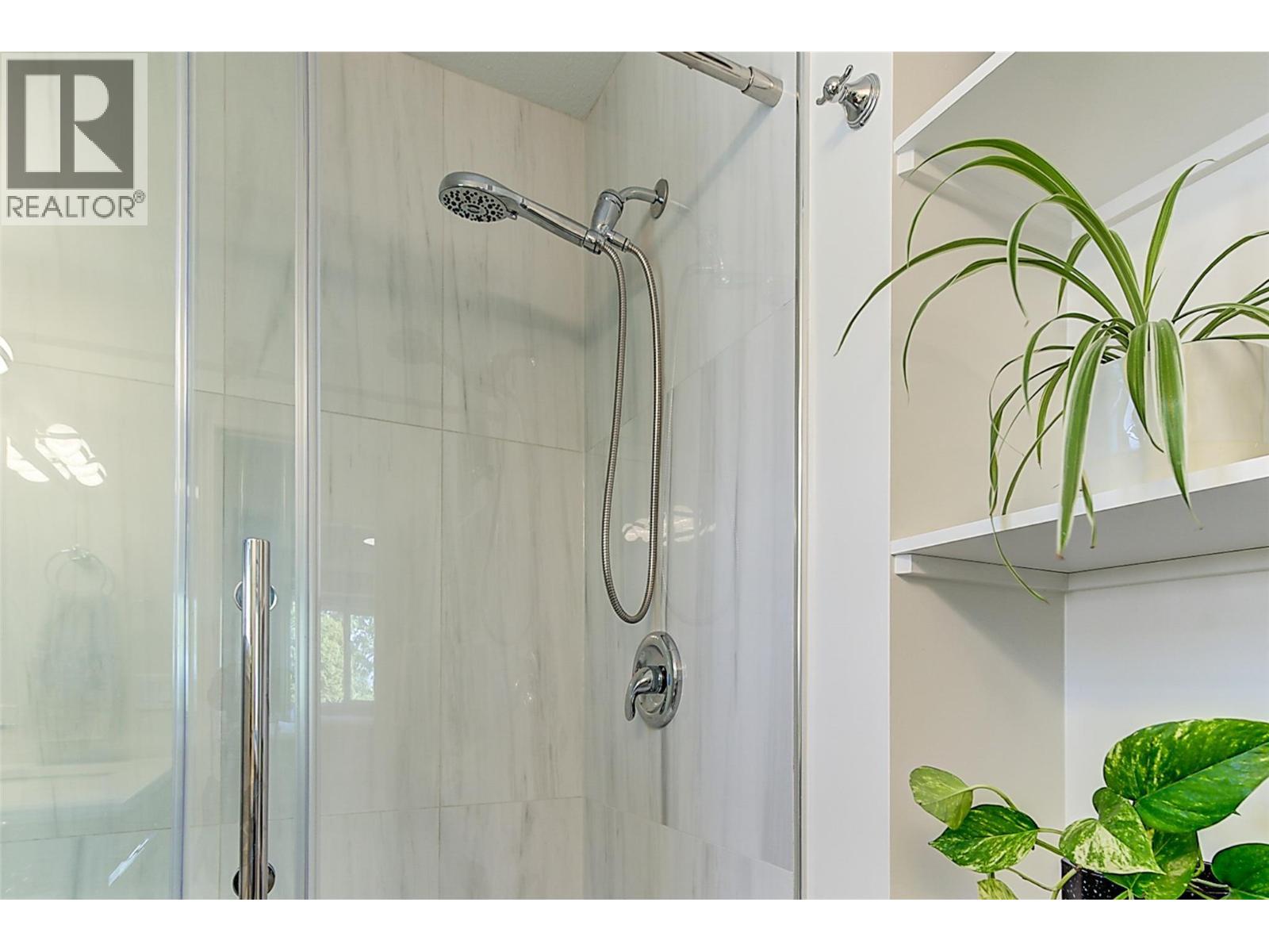 1420 Bentien Road, Kelowna, BC - Indoor Photo Showing Bathroom