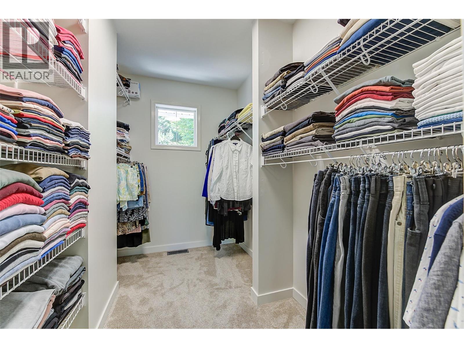 1420 Bentien Road, Kelowna, BC - Indoor With Storage