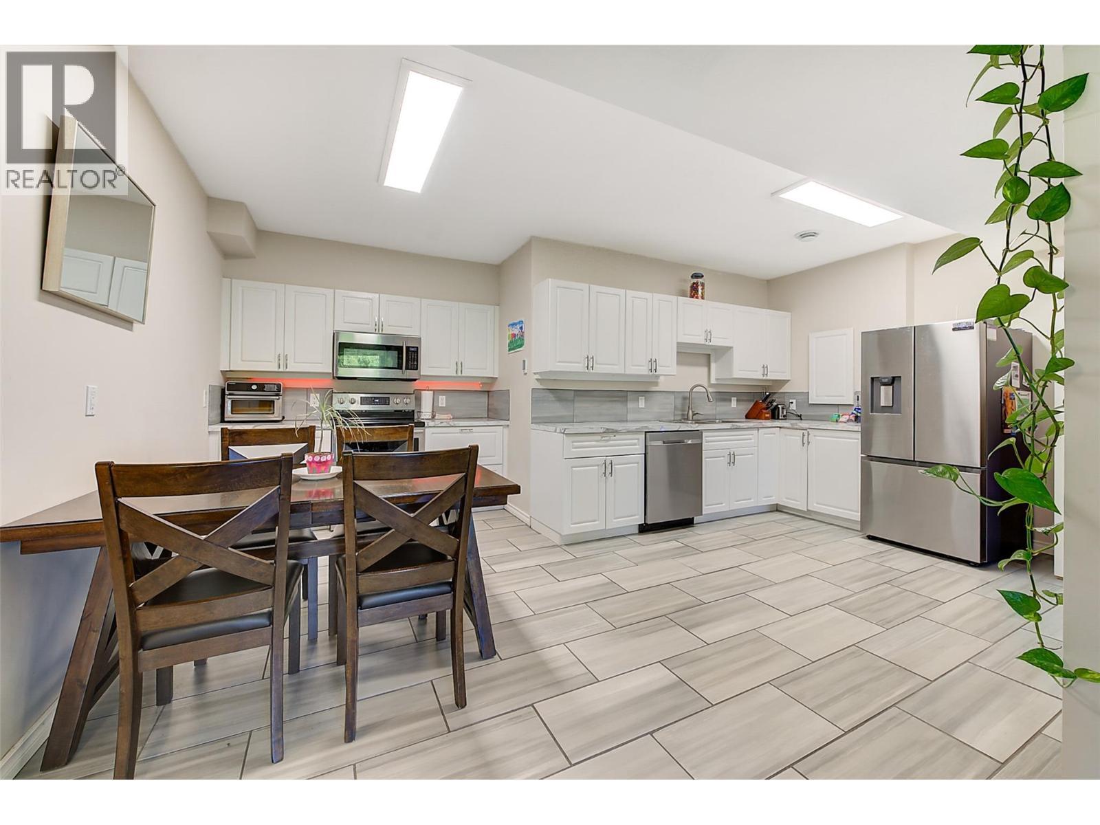 1420 Bentien Road, Kelowna, BC - Indoor